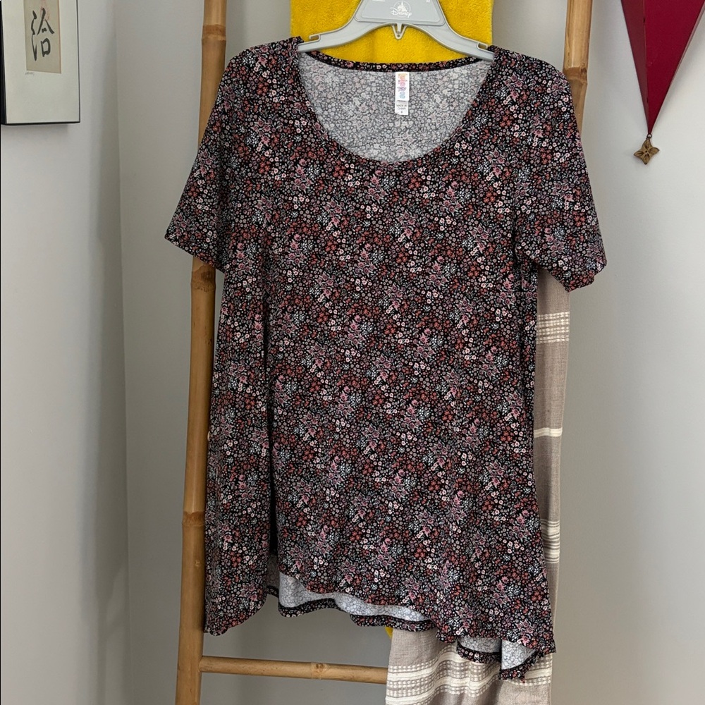 LuLaRoe Scoop-Neck Tunic in Black with Pink Floral Print